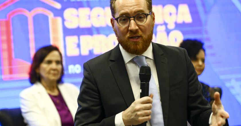 Escolas precisam de políticas de convivência para prevenir violência