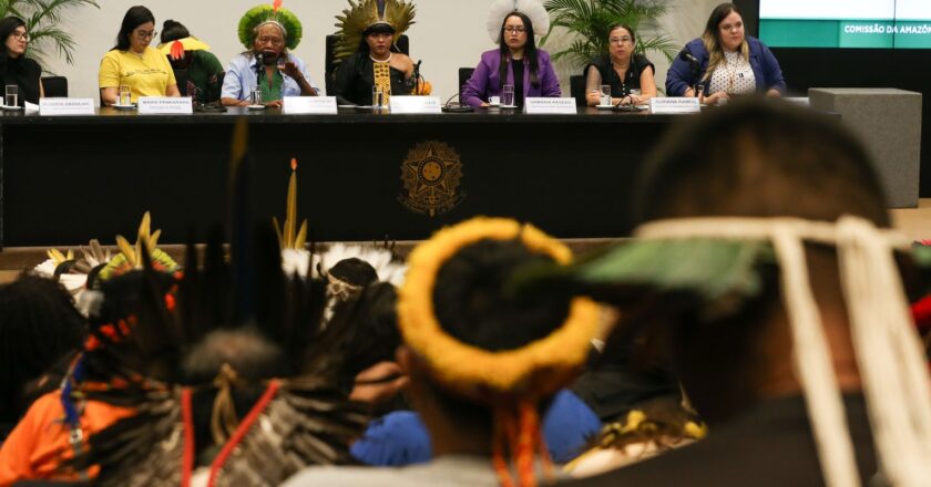Líderes indígenas se unem contra projetos no Congresso