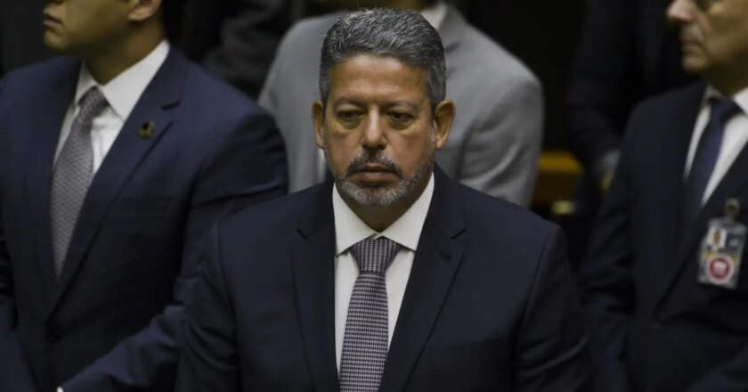 Câmara entrega à PGR notícia-crime contra vândalos