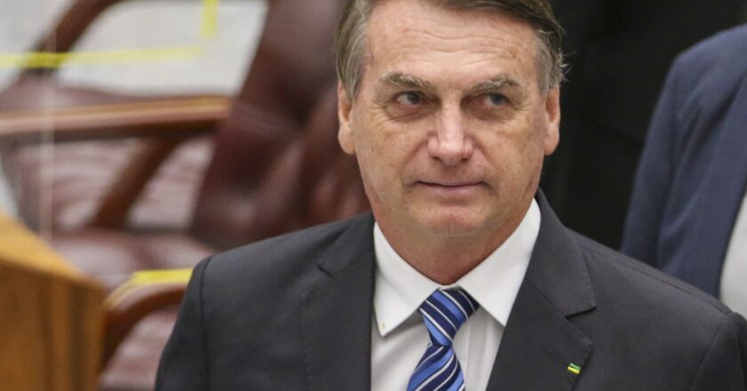 Em nova decisão, Justiça bloqueia mais R$ 370 mil de Bolsonaro