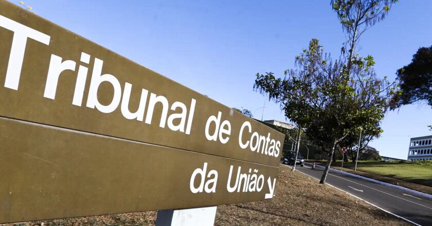 TCU vai apurar gastos de Bolsonaro com cartão corporativo