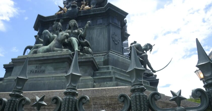 Monumento reinaugurado para o bicentenário é depredado no Rio