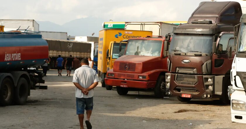 Última parcela dos auxílios Caminhoneiro e Taxista é paga