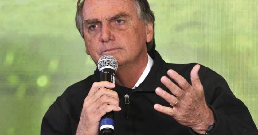 PF pode ouvir Bolsonaro no exterior sobre inquérito dos atos golpistas