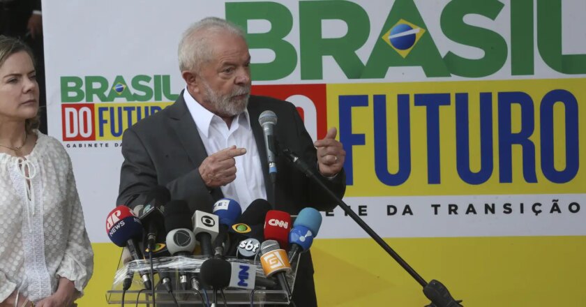 Exames de Lula estão dentro da normalidade, diz boletim médico