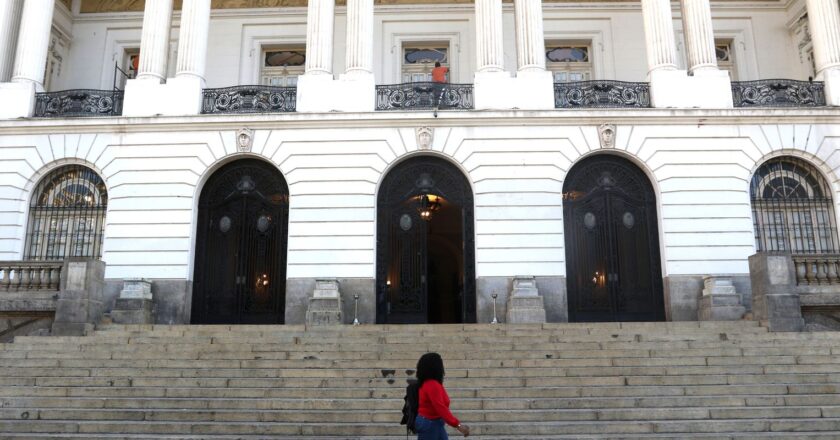 Roteiro a pé resgata memória LGBTQIA+ no centro do Rio