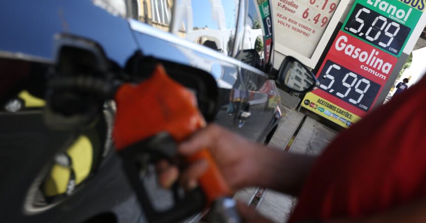 Canal recebe mais de mil denúncias de preços abusivos de combustíveis