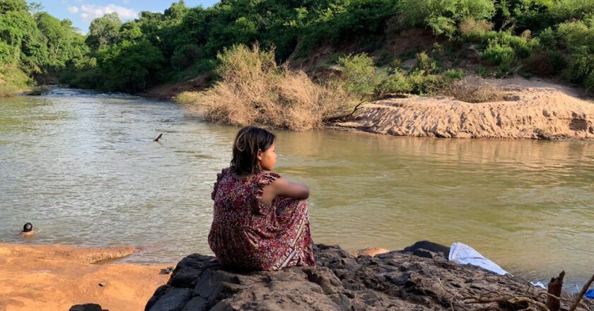 Primeira menstruação é tema de filme inteiramente falado em guarani