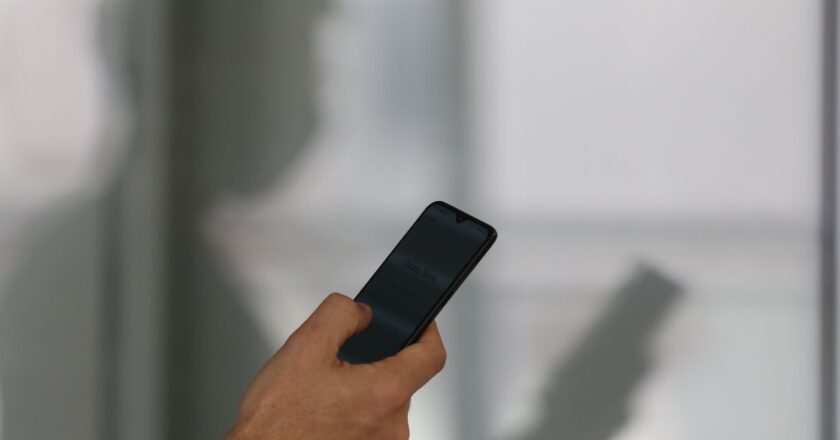 Maioria dos que acessam internet via celular não checa informações