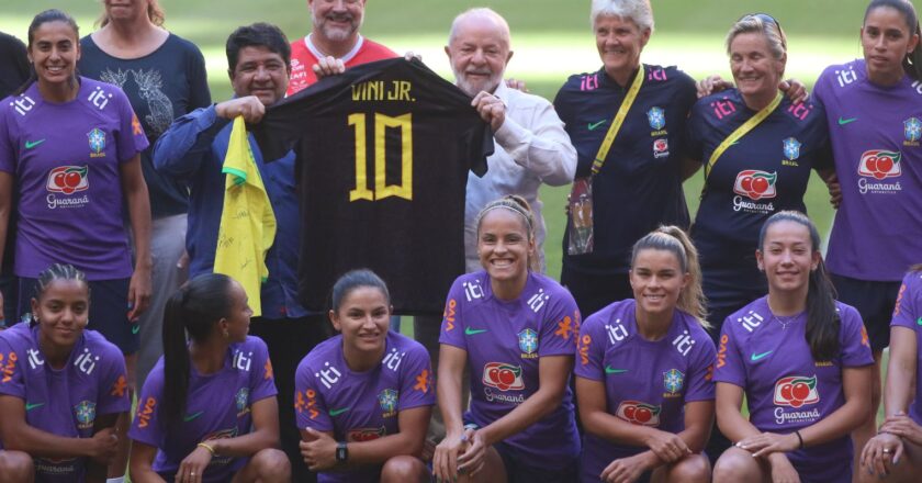 Lula defende investimento no futebol para mulheres