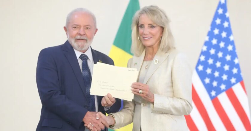 Lula recebe credenciais de nove novos embaixadores no Brasil
