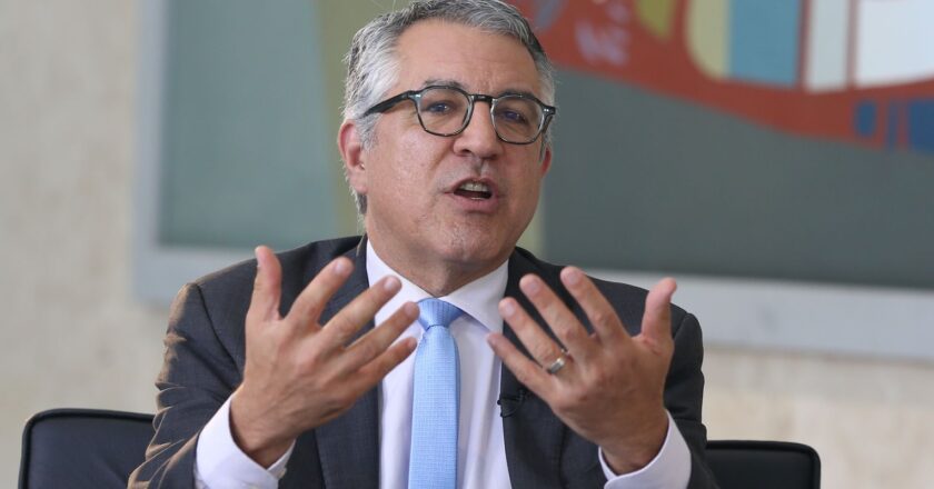 Ajuda à classe média beneficiará economia, diz Alexandre Padilha