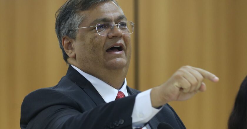 Escola Segura já fez centenas de prisões e apreensões, diz Flávio Dino