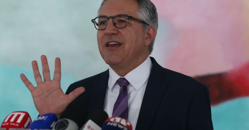 Padilha diz que governo quer melhorar articulação com Congresso