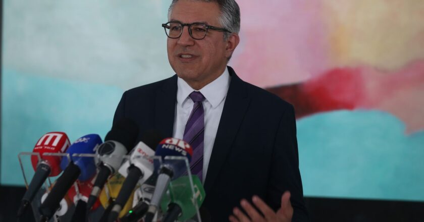 Padilha elogia relatório de MP que reestrutura governo