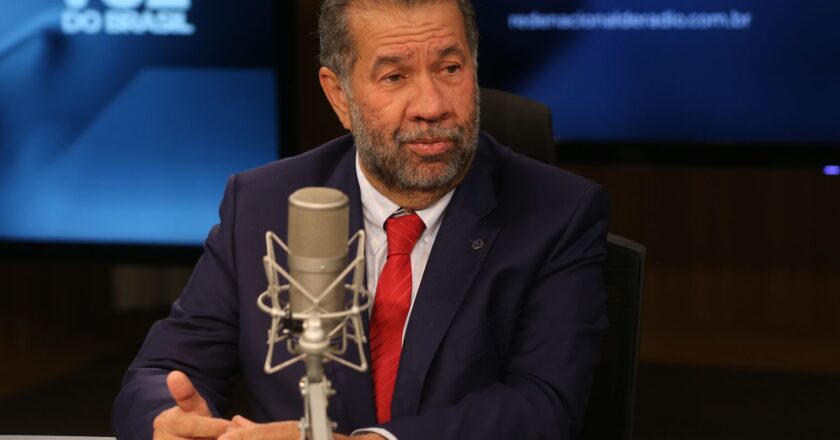 Desafio da Previdência é reduzir fila da perícia, diz Carlos Lupi