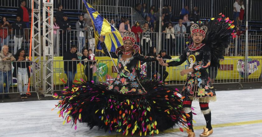 Brasília tem desfile de escolas de samba em período junino