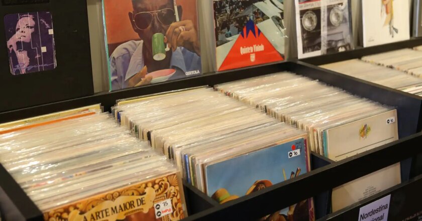 Vendas de vinil ultrapassam as de CD pela primeira vez desde 1987