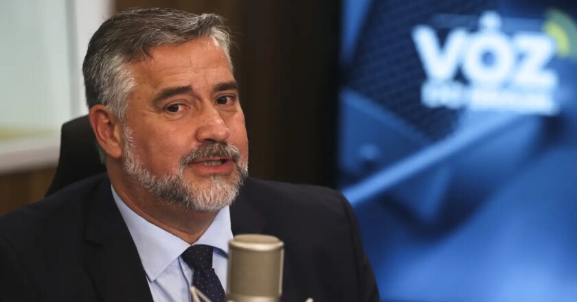 Secom vai recriar conselhos de participação social, diz ministro