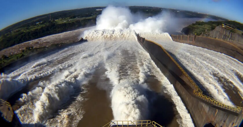 Com aumento das chuvas, usinas hidrelétricas abrem as comportas