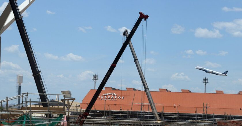 Queda de balões provoca fechamento temporário do aeroporto de Campinas