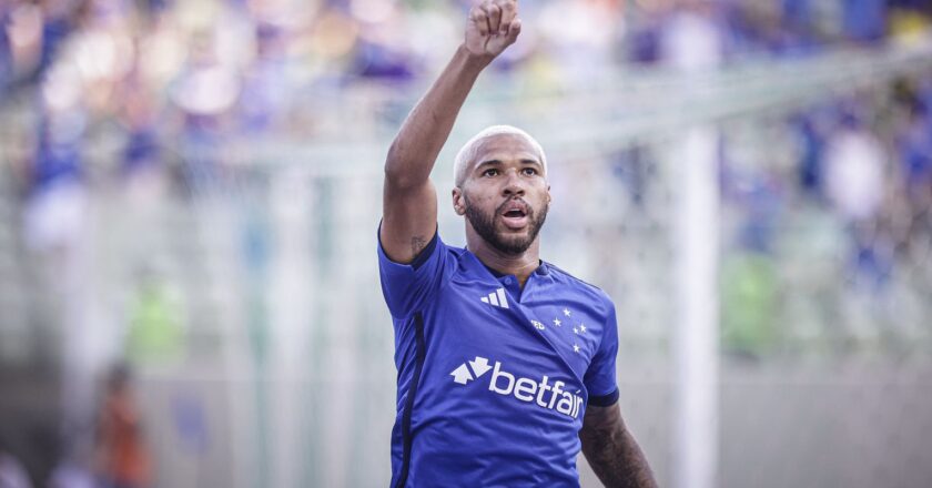 Cruzeiro derrota Santos e emenda três vitórias seguidas no Brasileirão