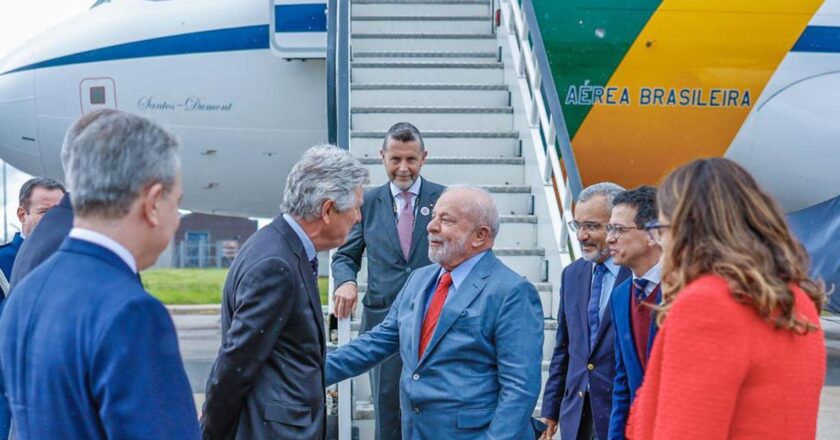 Lula chega a Londres para coroação do Rei Charles III