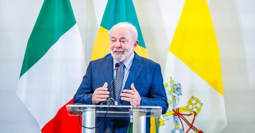 Mantener tipo de interés al 13,75% es irracional, dice Lula en Italia